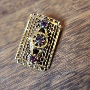 Vintage Gold Tone & Purple Gemstone Intricately Detailed Brooch Pin